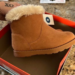 Cat and jack boots toddler size 9. Brand new. Never worn
